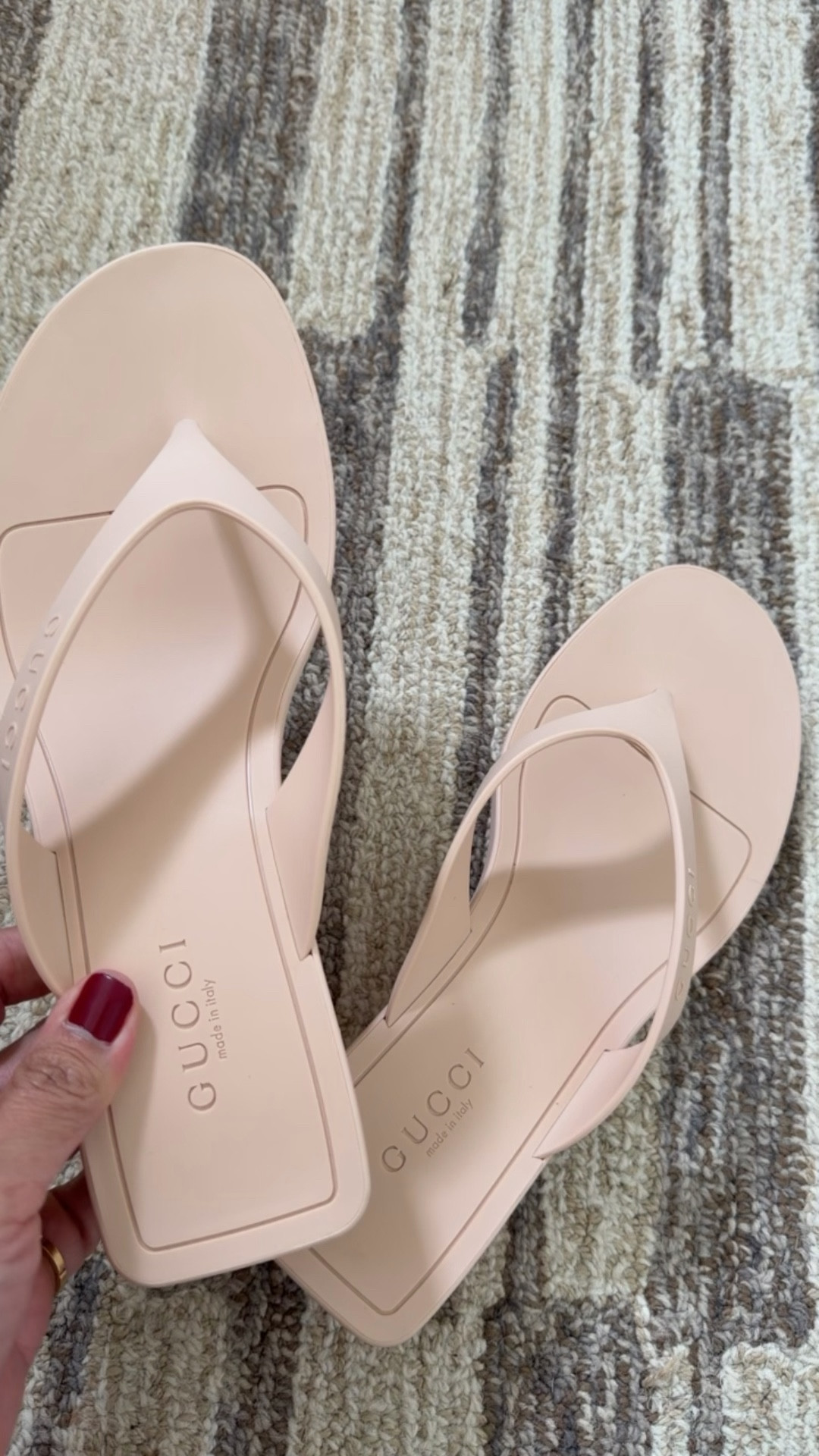 I wear a 9.5/10 and did a 10 in these. 

#LTKOver40 #LTKTravel