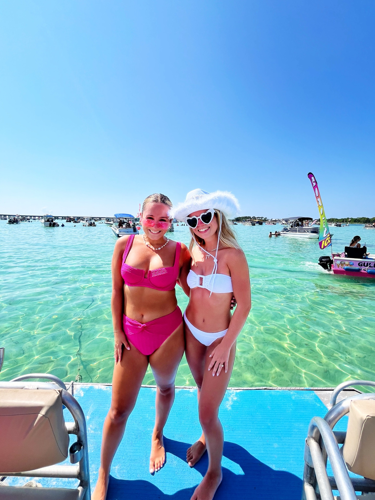Boat day on the pontoon 🕺