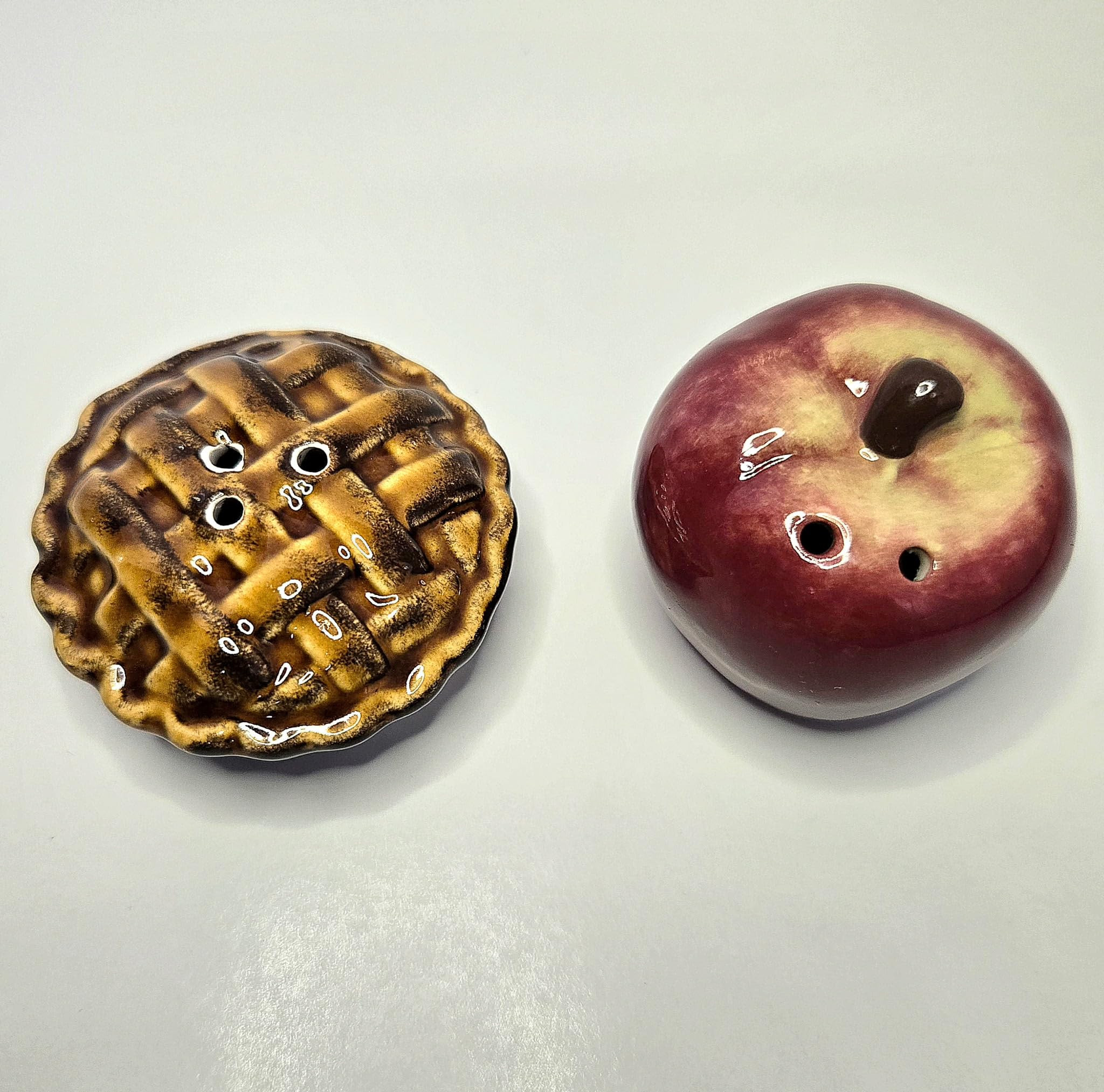 Apple & Apple Pie Mini Ceramic Salt & Pepper Shaker Set, 1.75 x 1.75 x 1 inches | Amazon (US)