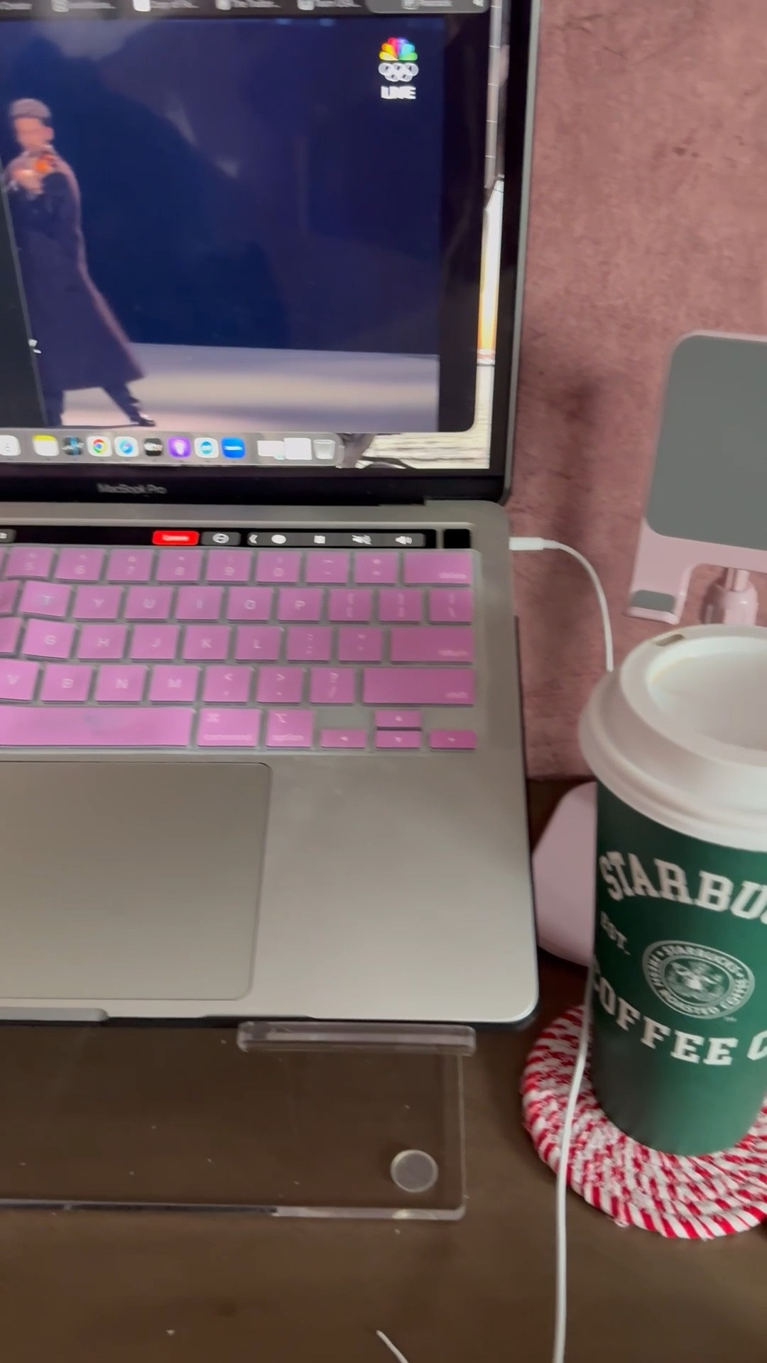 Not me lowkey watching the opening ceremonies while on a zoom call😅😅

 #milanocortina #milanocortina2026 #olimpiadi

#LTKstorytime #LTKHome #LTKdayinmylife