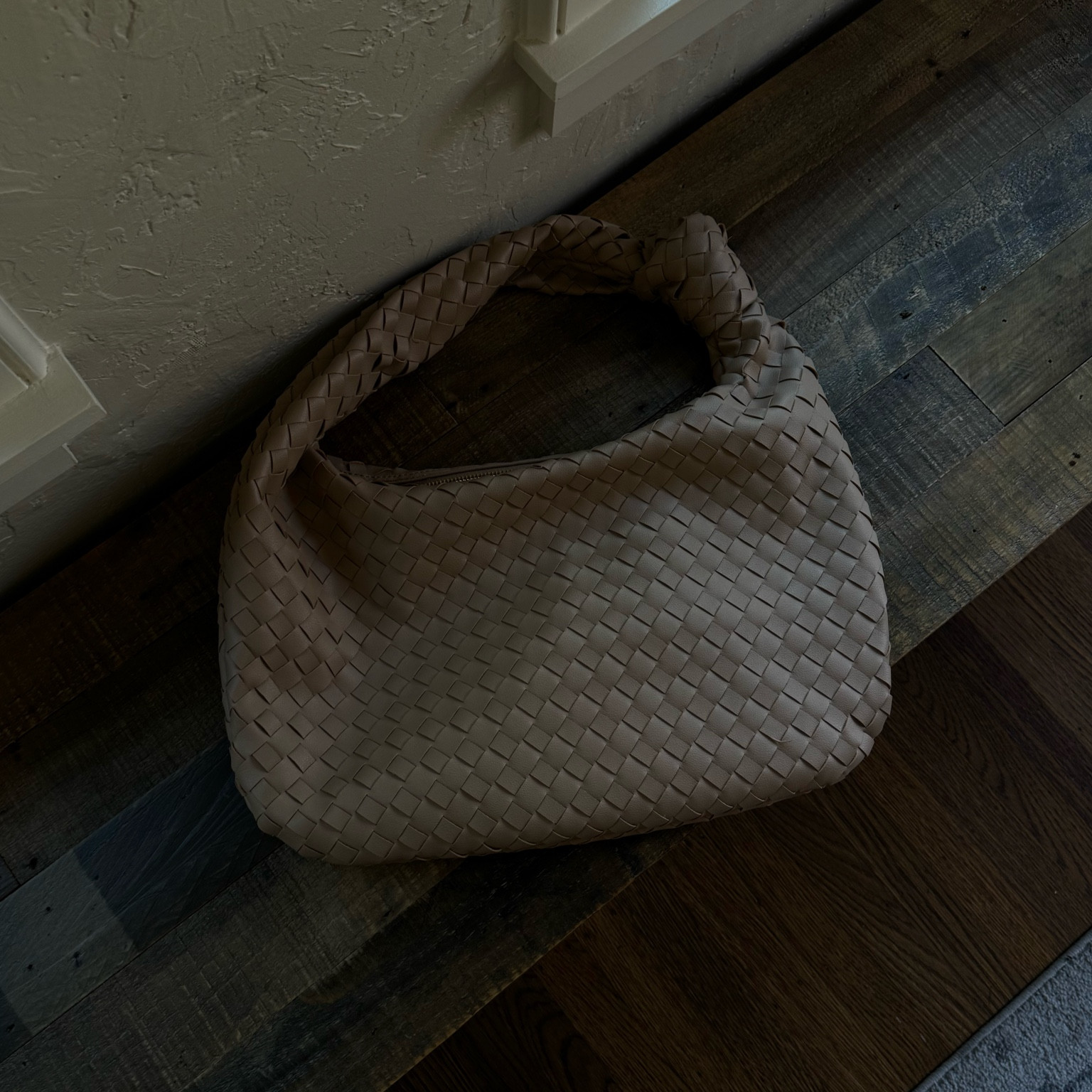 Obsessed with this bag right now!! Giving bottega dupe 👜

#LTKItBag