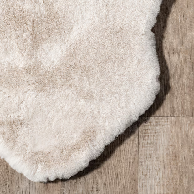 White Waverly Quarto Faux Sheepskin Pelt Plush Cloud Washable 3' 6" x 6' Area Rug | Rugs USA
