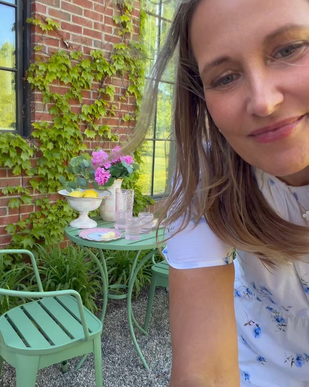 #ad I’ve been searching for the perfect little cafe set for my home and this one fits my small space perfectly. 

@Wayfair 
#wishyouwerehere #outdoor #Wayfair #Wayfairpartner
