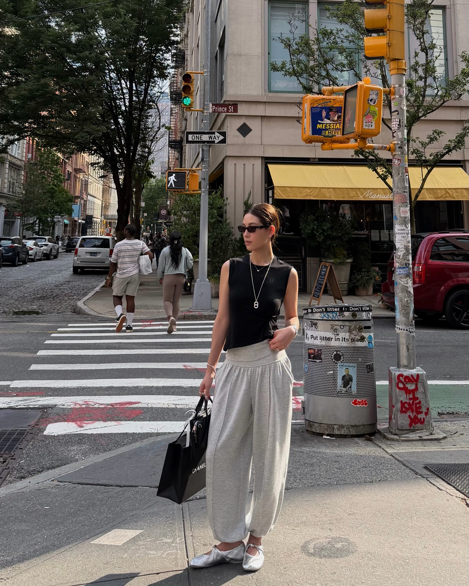 Found my new go-to pants.

Top - size xxs
pants - petite xs

#LTKootd #LTKPetite