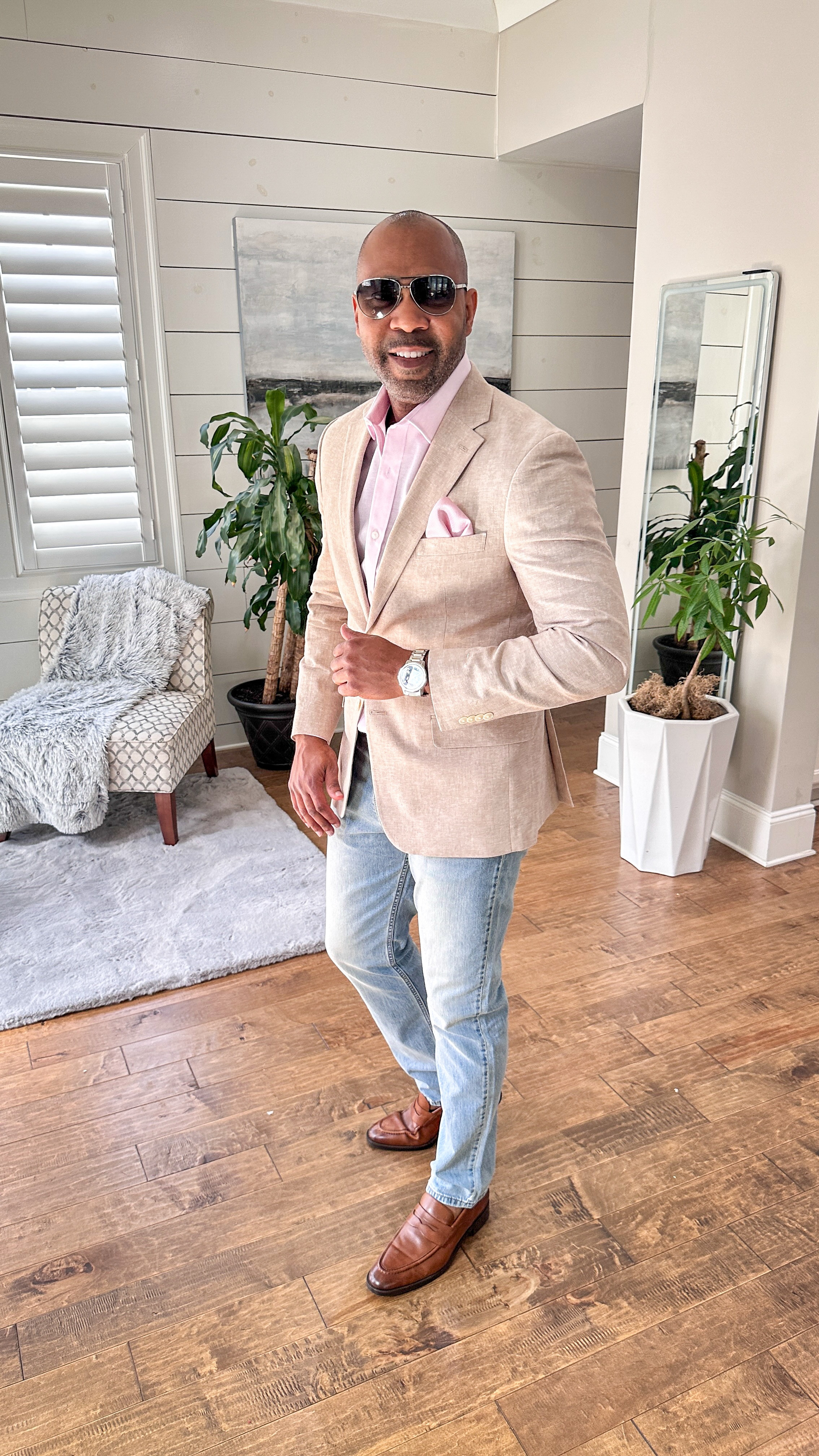 Keeping it cool and classy in linen vibes 🍃✨ – the perfect mix of sharp and relaxed.
.
.
.

 #MensStyle #photooftheday #instaphoto #instagood  #mrmichaelbrown #models #explorepage #explore  #mensfashion #mensstyle #menswear #fashion #comment4comment #style #styleblogger #styleinspiration #blazer #ltkmens #ltkspringsale #ltkwatchnow #macys  #colehaan #levis #tommyhilfiger 