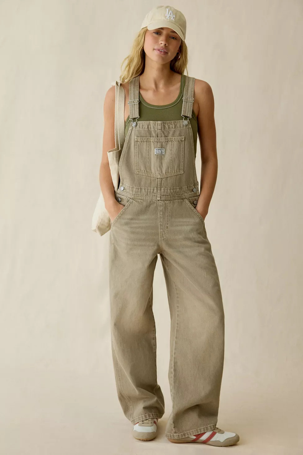 Levi’s® Full-Length Baggy Denim Overalls | Urban Outfitters (US and RoW)