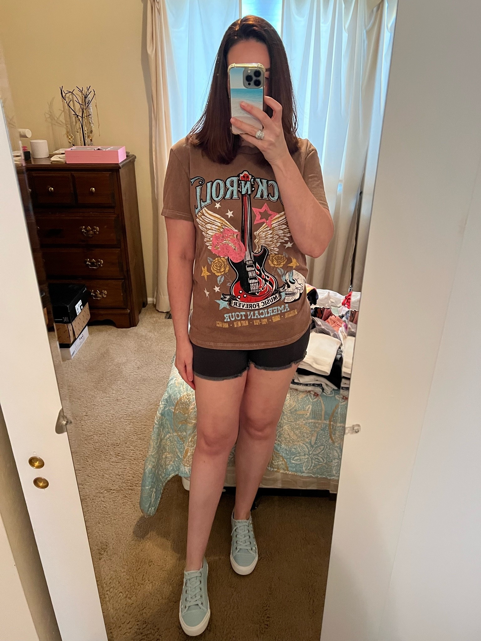 Brown graphic t-shirt (s). Black jean shorts (4). Blue floral sneakers (8.5). #tshirt #graphictshirt #browntshirt #shorts #denimshorts #jeanshorts #blackshorts #sneakers #bluesneakers #floralsneakers @tjmaxx @Express

#LTKootd #LTKSeasonal