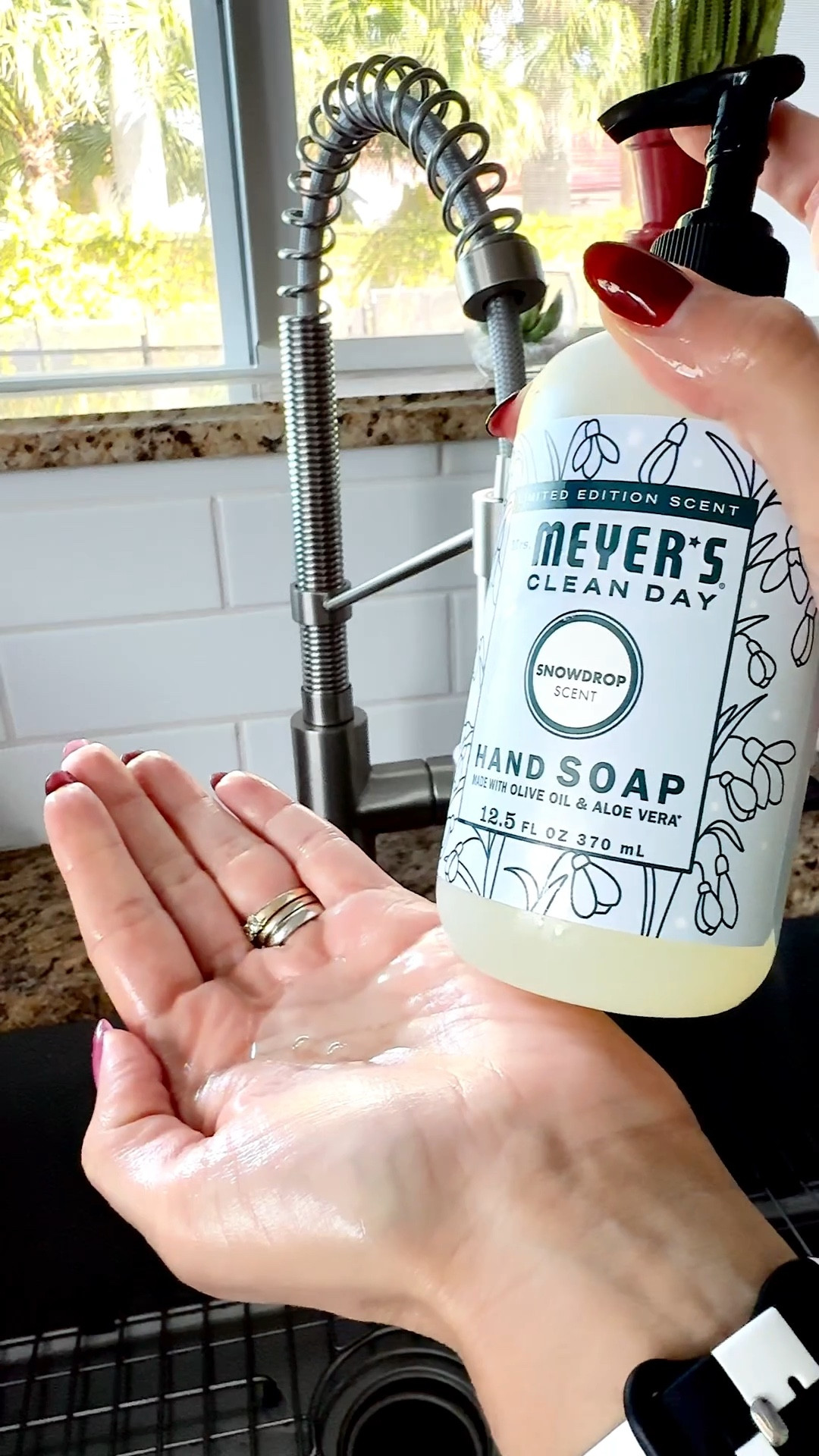 After I’ve cleaned up the kitchen, it’s time to get my hands clean 🧼 

The limited edition Snowdrop scent from Mrs. Meyer’s smells incredible 🤍 Great transition scent from winter to spring!

hand wash • hand soap • spring reset • home reset • kitchen reset

#LTKselfcare #LTKspring #LTKHome