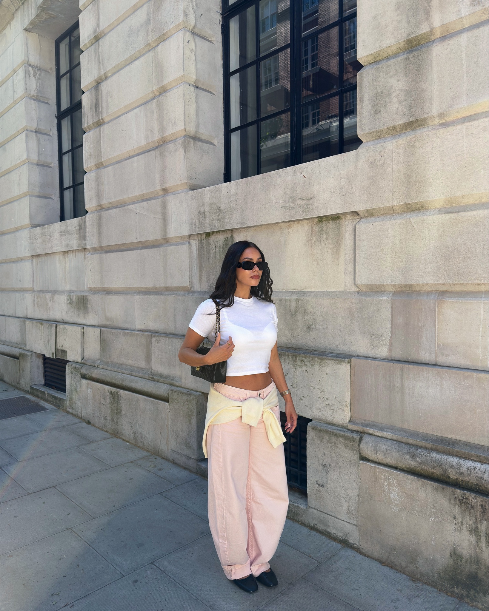 Sizes ;

T-shirt - small
Jeans - uk 6