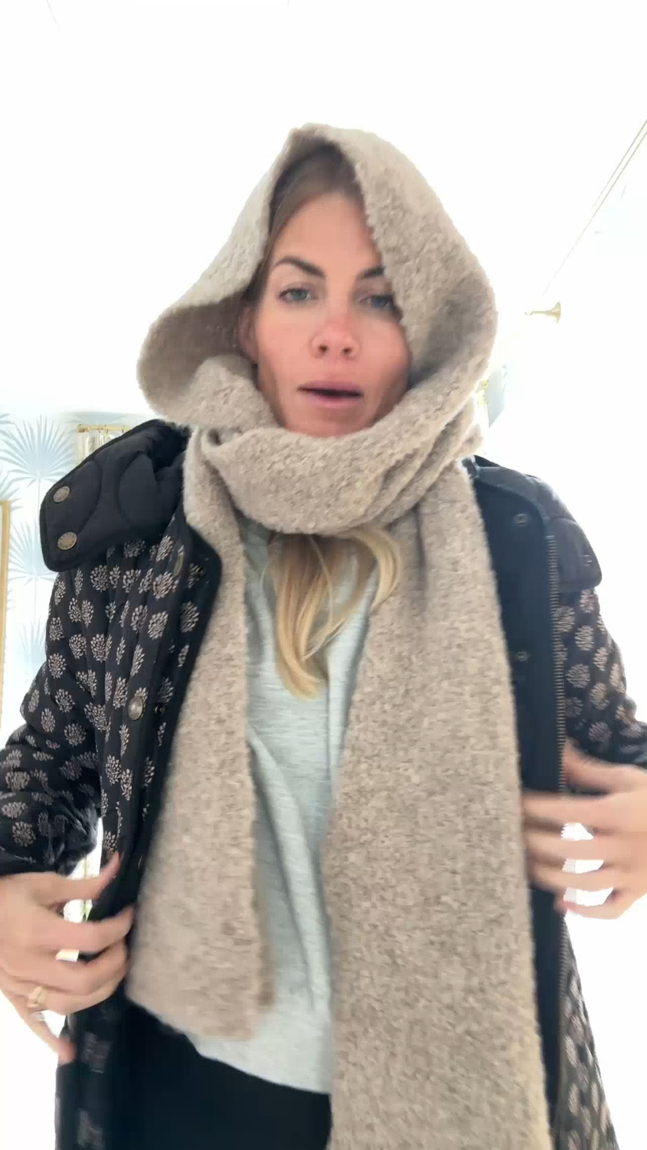 loving this new scarf 

 