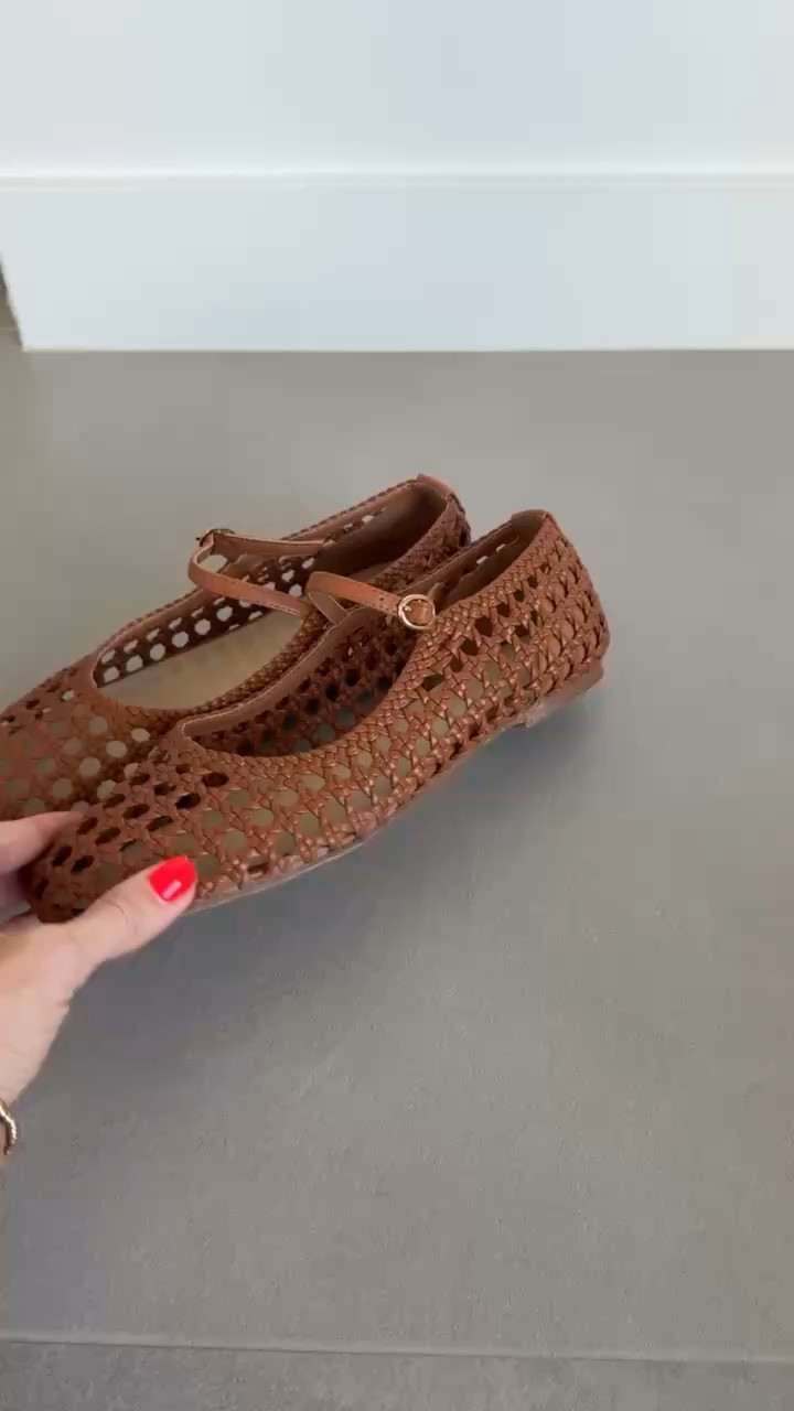 The perfect shoe to transition from summer to fall!!