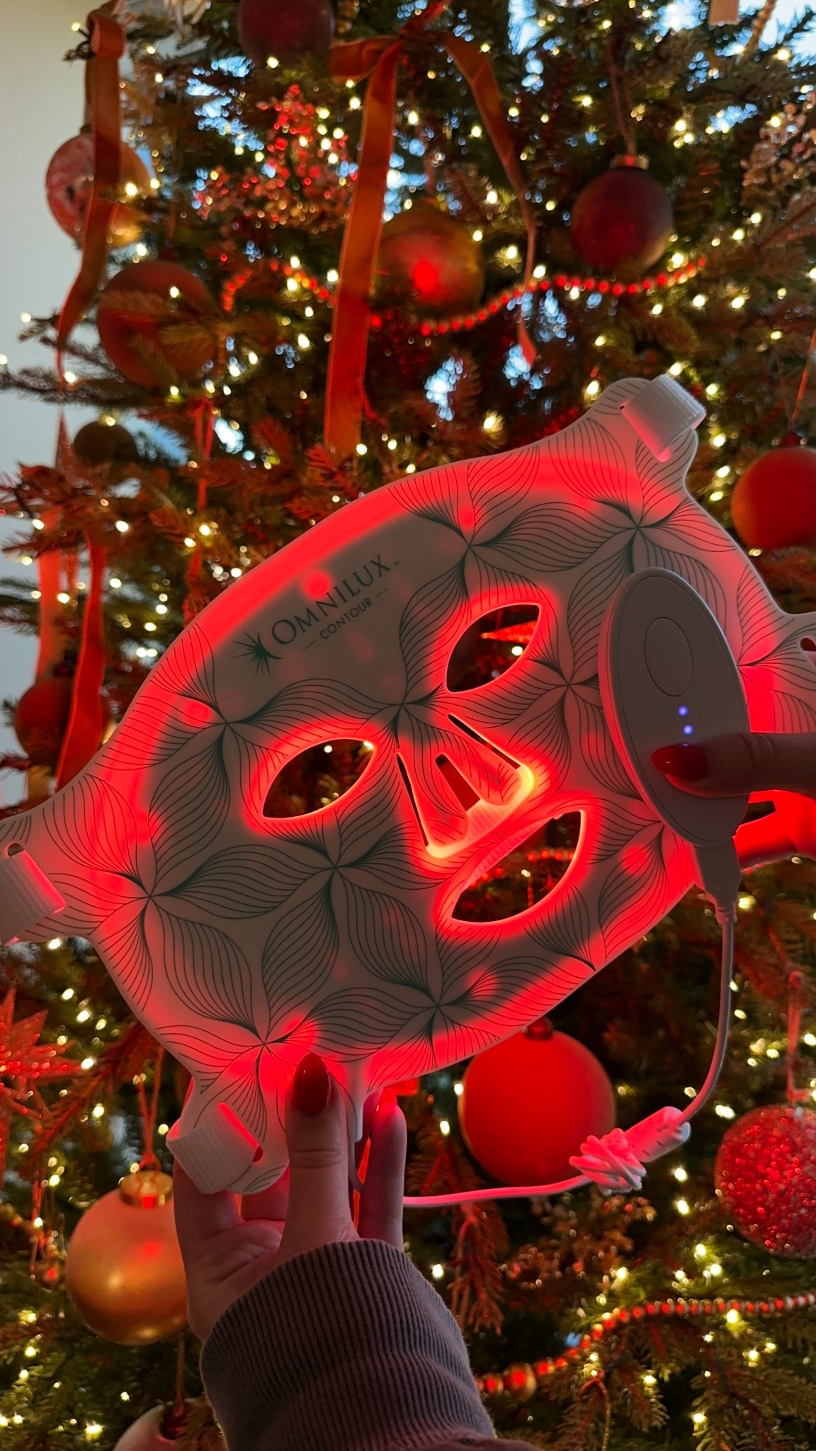 The omnilux contour red light mask is the perfect gift to give this Christmas! #ad #omnilux 

#LTKHoliday