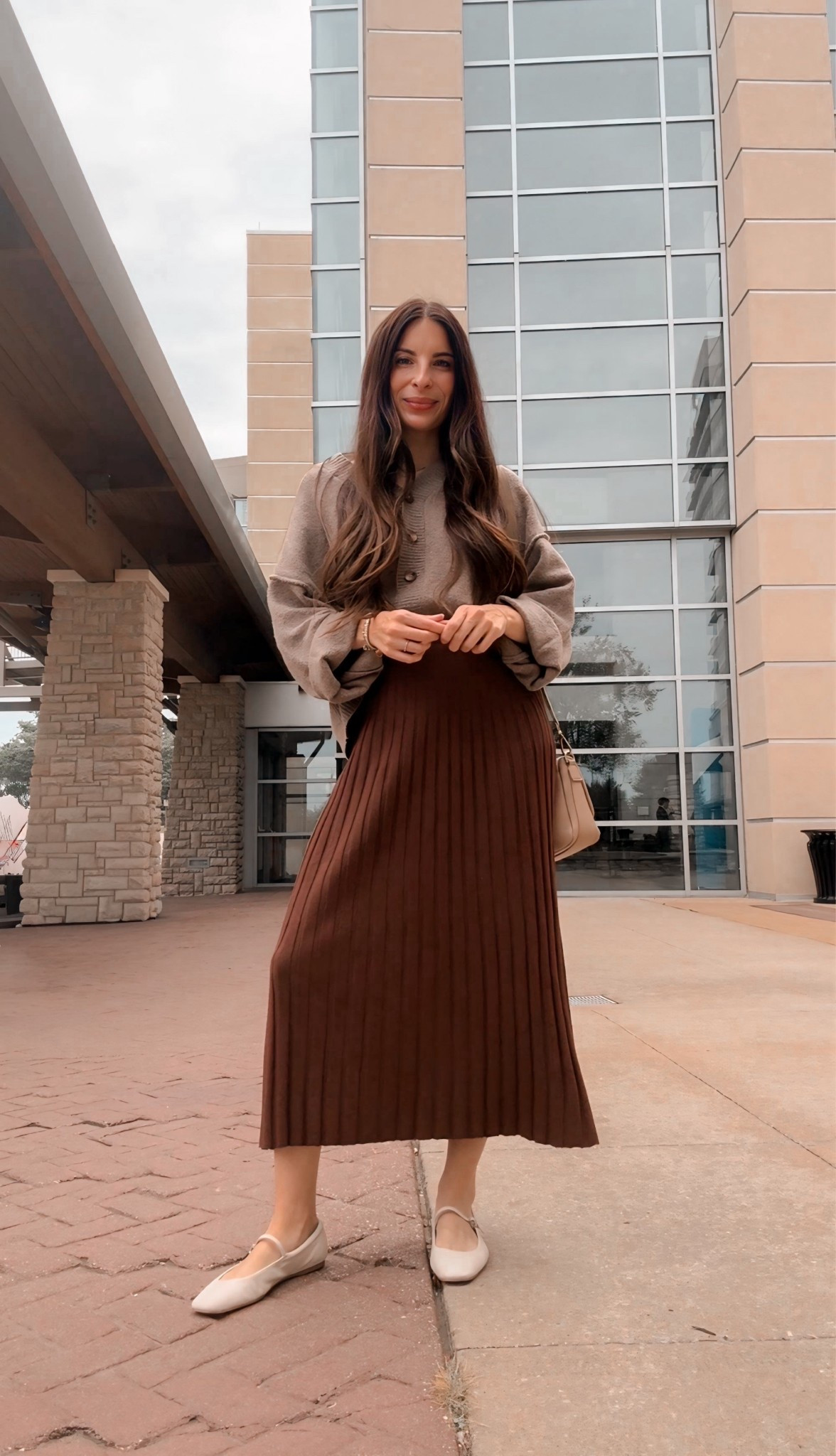The softest sweater with a knit maxi skirt makes for the perfect fall outfit 🤌🏼

#LTKFindsUnder100 #LTKWorkwear #LTKStyleTip