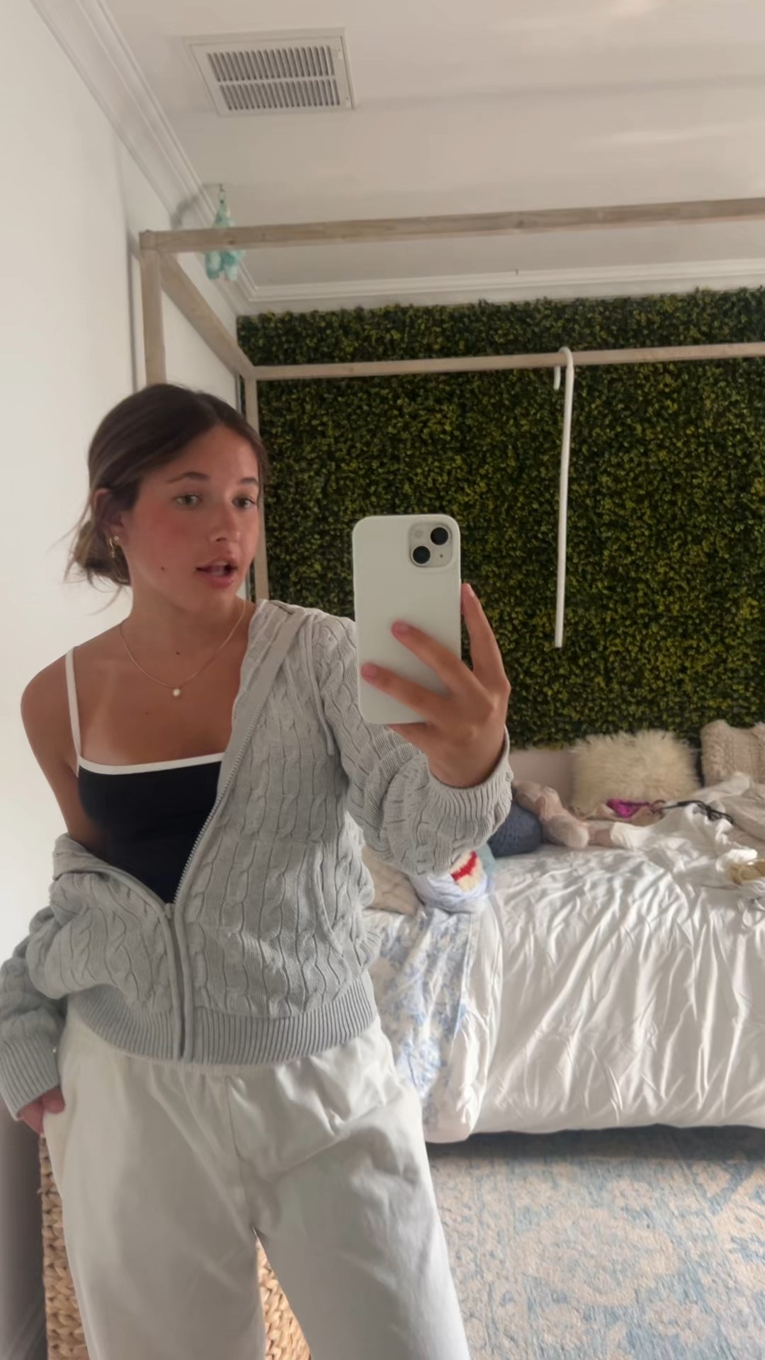 tank: suuksess
sweater: brandy
sweatpants: brandy
phone case: amazon
jewelry: amazon
necklace: evry jewels (code JORDYN11)