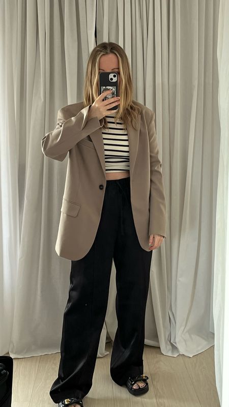 4 simple airport outfit ideas… this is my go-to formula every time. Loose fitting black trousers, a plain racer back vest, an oversized blazer and a pair of comfy Dad sandals 🖤
Airport outfit ideas | Travelling outfit | Holiday outfit | Arket oversized blazer | Black silk trousers | Elasticated trousers | Cross body bag | Linen trousers | Pull on trousers | Skims trousers 

#LTKtravel #LTKeurope #LTKsummer