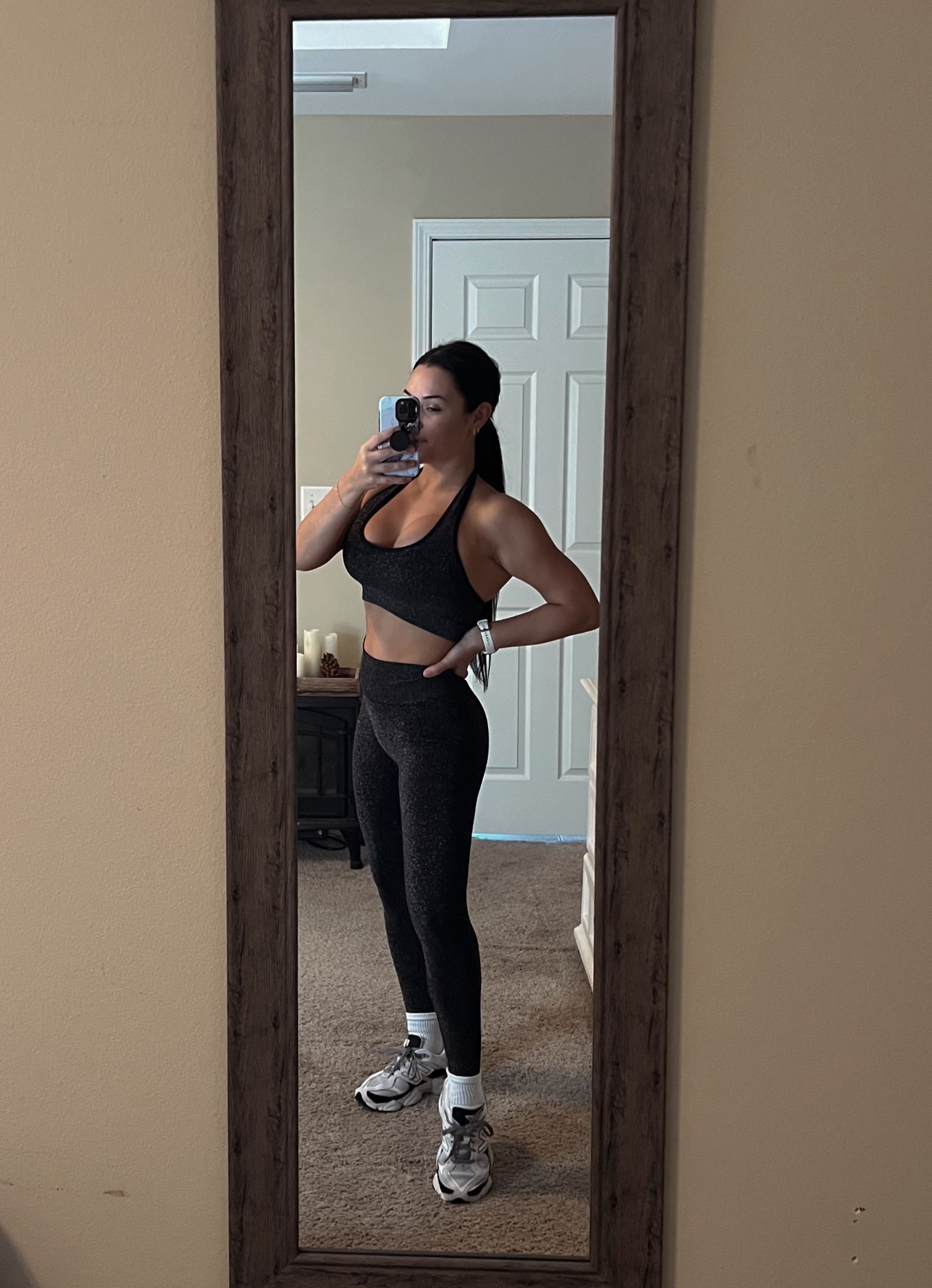 https://www.bombshellsportswear.com/products/shimmer-backless-bra-black-star

https://www.bombshellsportswear.com/products/shimmer-v-back-leggings-black-star


#LTKActive #LTKPetite #LTKMidsize