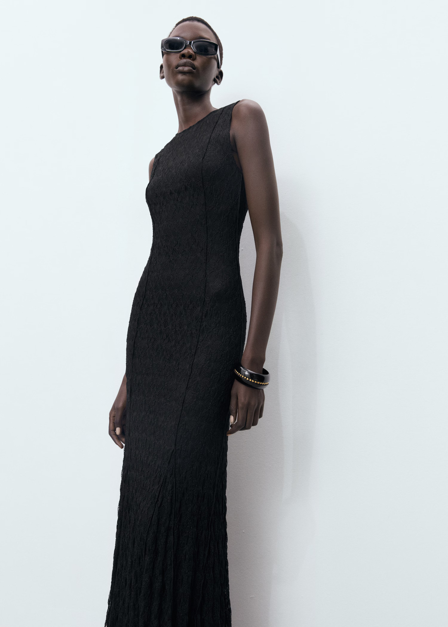 Long lace dressCurrent price [£ 45.99 ]£ 45.99Select a colourBlack | MANGO (UK)