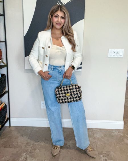 Abercrombie and fitch is having a sale and I’m sharing this favorite fall outfit. These A&F jeans are high waist and really help those of us with the mom pooch or PCOS belly. I’ve paired them with the viral amazon tube top and a lady jacket.
Sizes 31 jeans
Medium top
Large in lady jacket
Paired with checkered bag 

midsize fall outfit / blue jeans / denim / high waist jeans / cool mom outfit / slimming jeans / fall outfits / teachers outfit / weekend outfit / work from home / brunch outfit / casual outfit / size 12 / size 10 / hourglass outfit 

#LTKSale 

#LTKstyletip #LTKmidsize