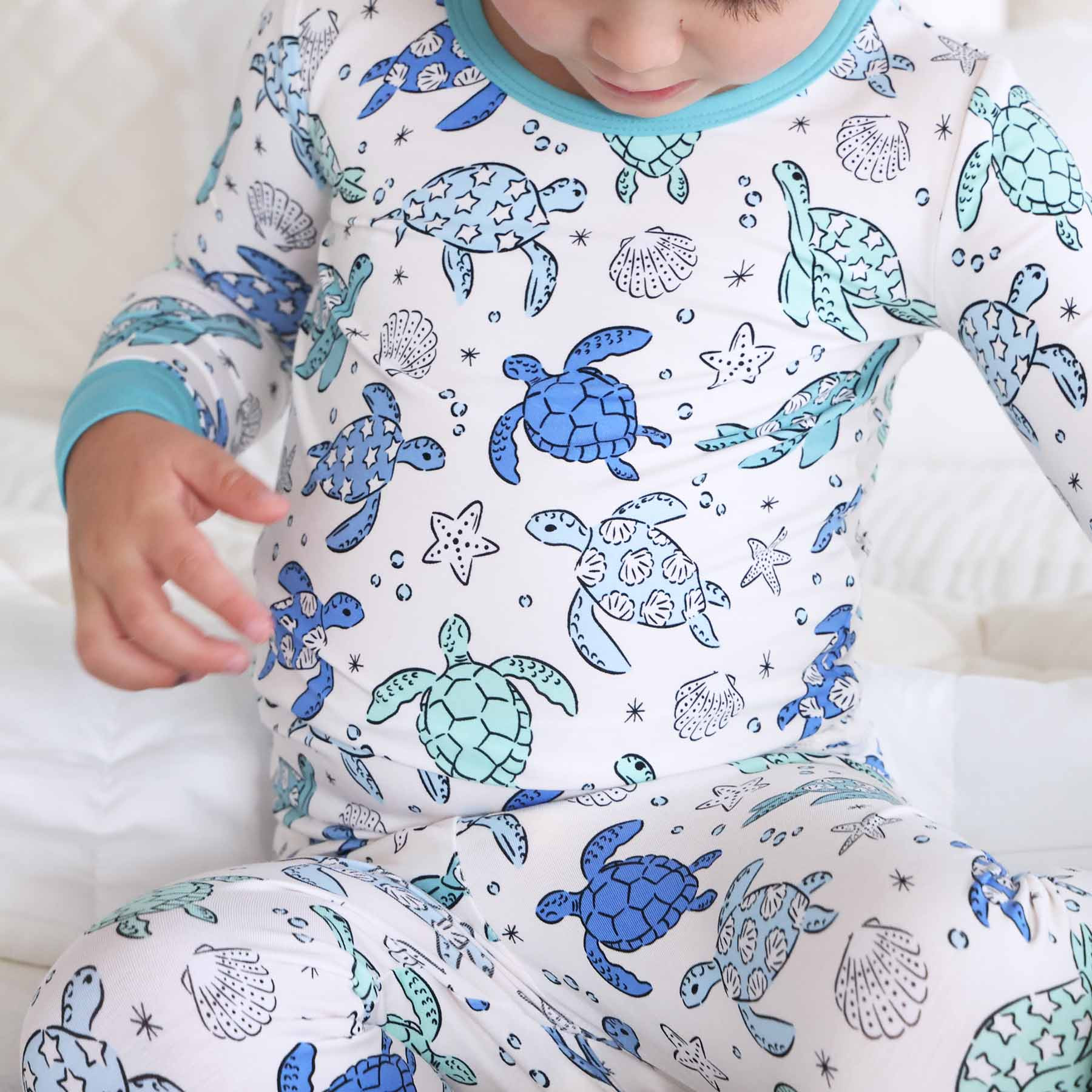 Sea Turtle Splash Two Piece Pajama Set | Caden Lane