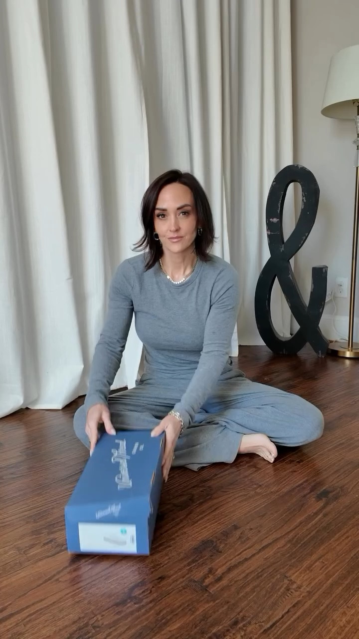 Long overdue shoe haul but perfect timing as they are 40% off today for Target circle deals! Comment TARGET below for details or find on my LTK https://liketk.it/5V6Ny

#targetstyle #over40style #summersandal #over40fashion #targetfinds