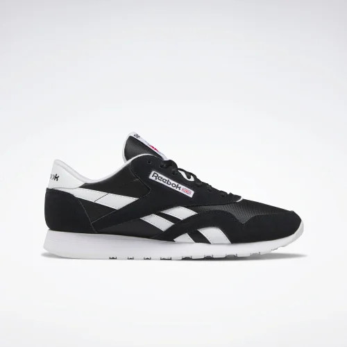 Core Black-Cloud White-Cloud White | Foot Locker (FR, NL, UK, IT)