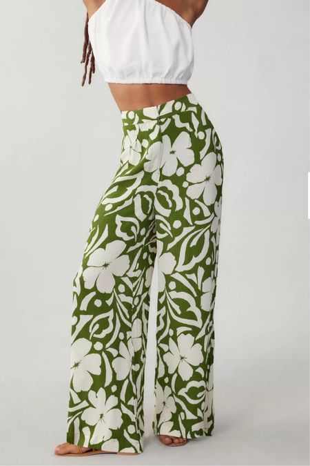 Statement pants are my favorite during summer time! Love the floral print here 



Summer outfit 
Floral pants 
Sale finds

#LTKSeasonal #LTKxAnthro #LTKsalealert