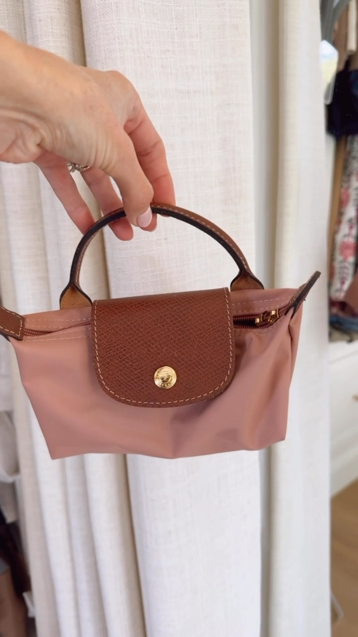 Love this everyday clutch! It actually can fit more than you think - your phone, lipstick, small wallet, keys, etc! I even ordered a strap to wear it as a crossbody! Comes in so many cute colors!

Loverly Grey, clutch, everyday purse, longchamp

#LTKSeasonal