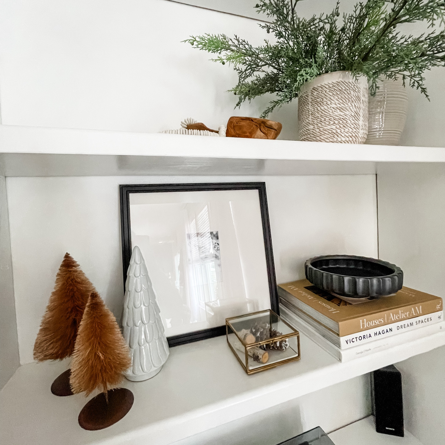 Christmas | shelf decor

Shelfie, holiday decor, ceramic houses, Target find, McGee & co, studio McGee, threshold, wood mini trees, bowl, coffee table books, frame, boxes, decorative object, black frame, photo frame, faux cypress stems, pot, vase, bottle brush trees, west elm

#LTKSeasonal #LTKHome #LTKHoliday