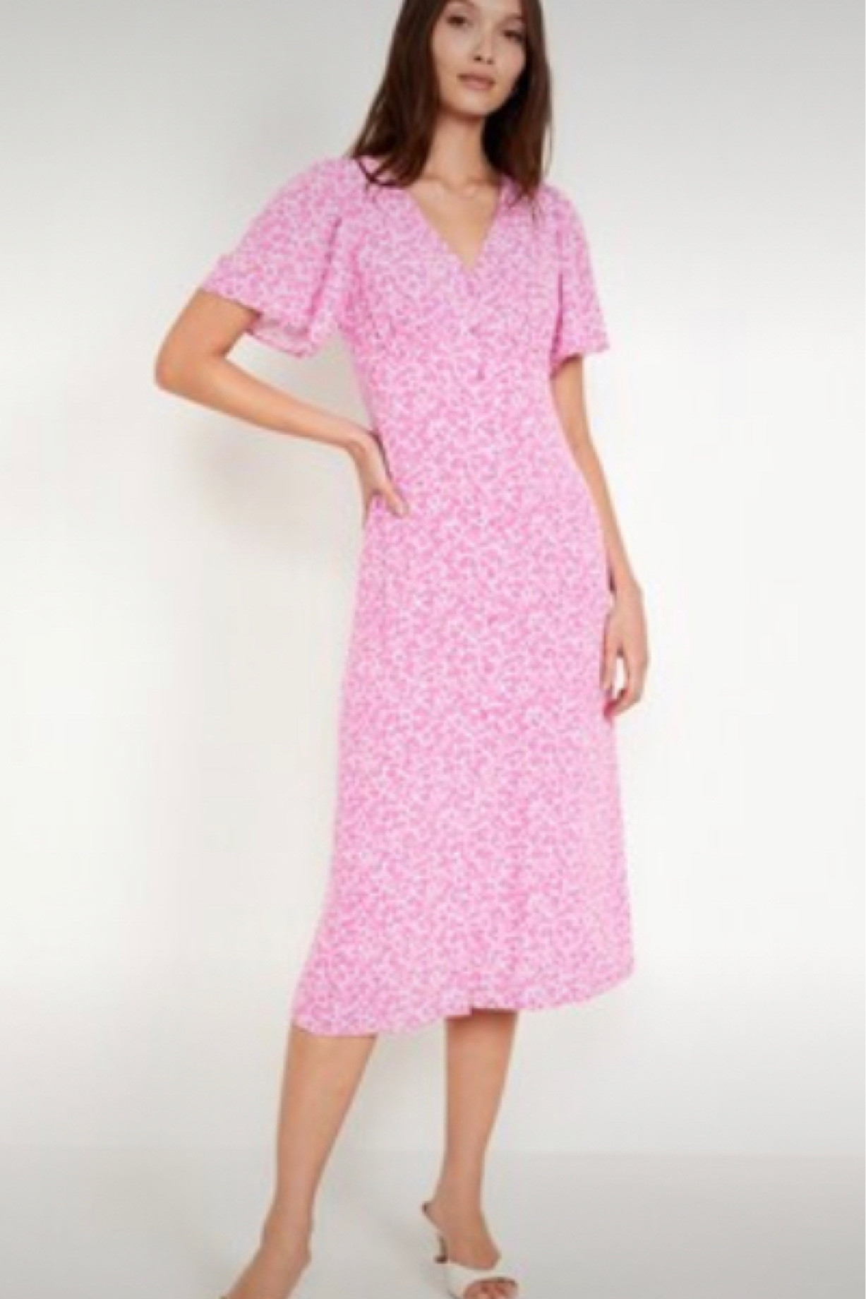 Pink and white ditsy floral dress. Good for all but soft summers.

#hocsummer #coolsummer #lightsummer #truesummer #softsummer #pastelsummer #darksummer #brownsummer #sweetpeasummer #summerpalette #summerfinds

#LTKworkwear #LTKfindsunder50 #LTKsalealert