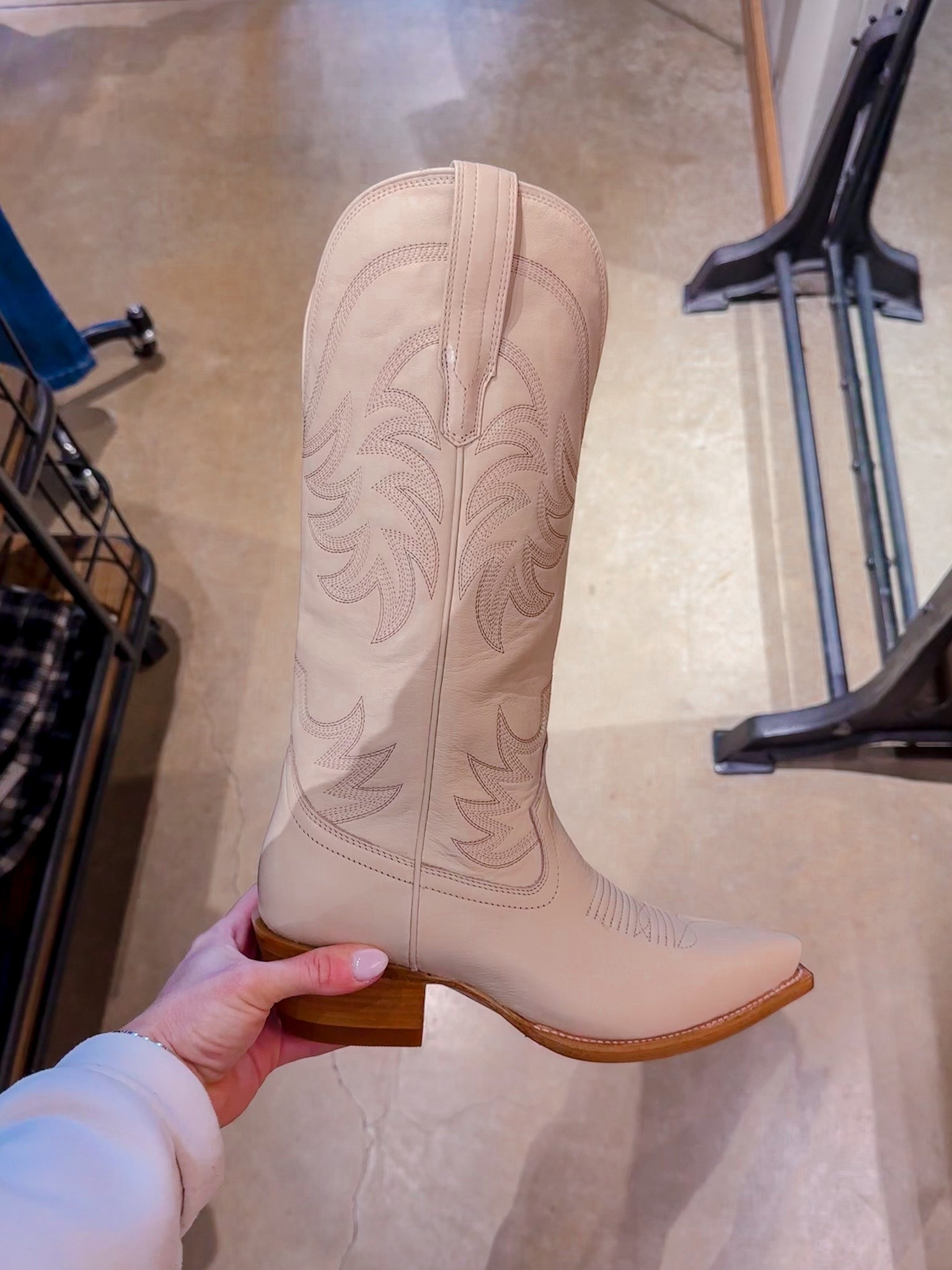 the Annie in bone 🤍


bachelorette boots, wedding boots, Houston rodeo, Tecovas 

#LTKootd #LTKdayinmylife #LTKWedding