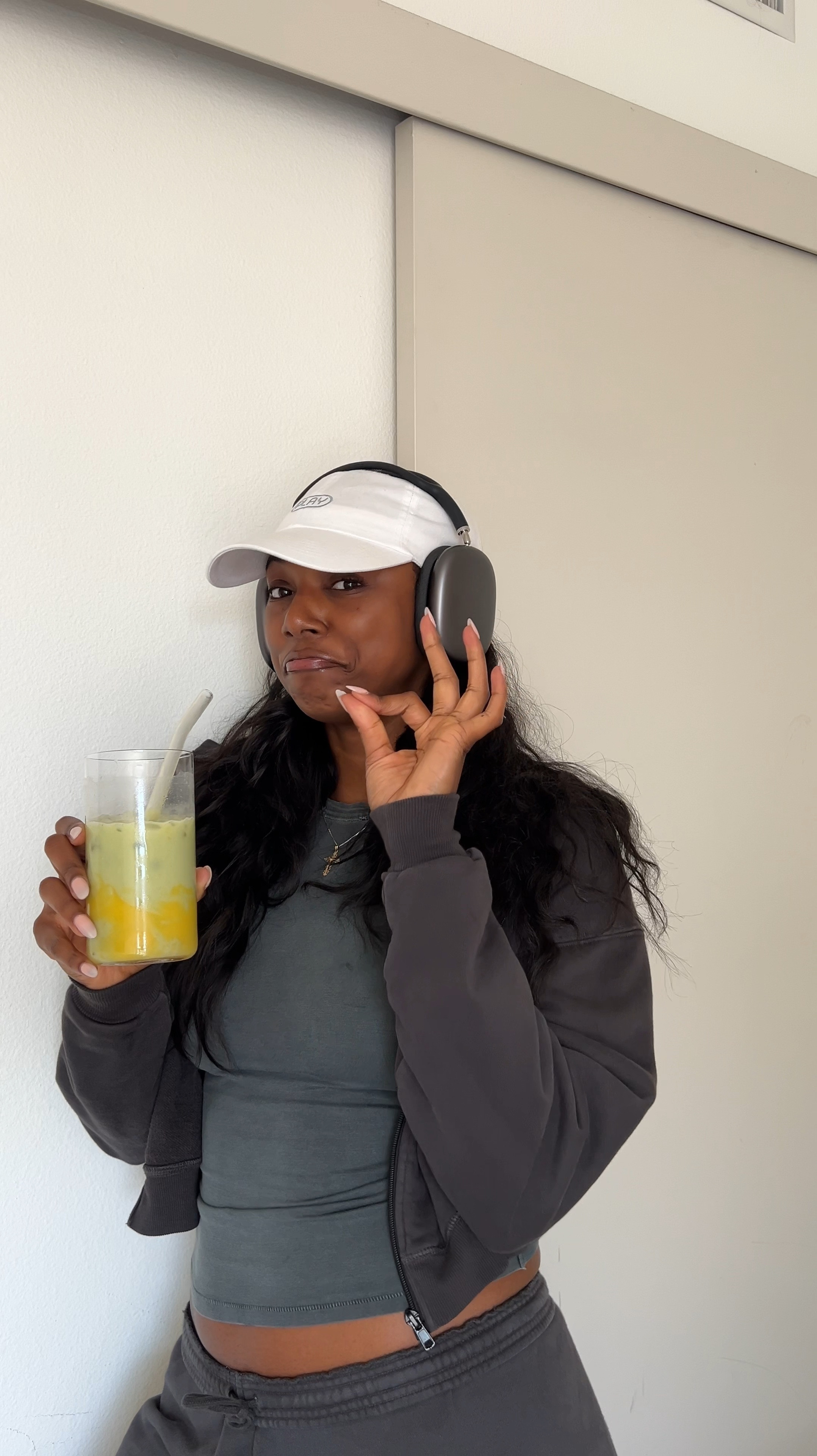iced mango matcha recipe 🍵🥭 

for puree blend frozen mango with warm water & agave (I used my @beasthealth blender)

sift & whisk 1 tsp of @jadeleaf ceremonial grade matcha 

pour in mango puree, crushed iced, coconut milk & top with matcha ✨

#LTKVideo