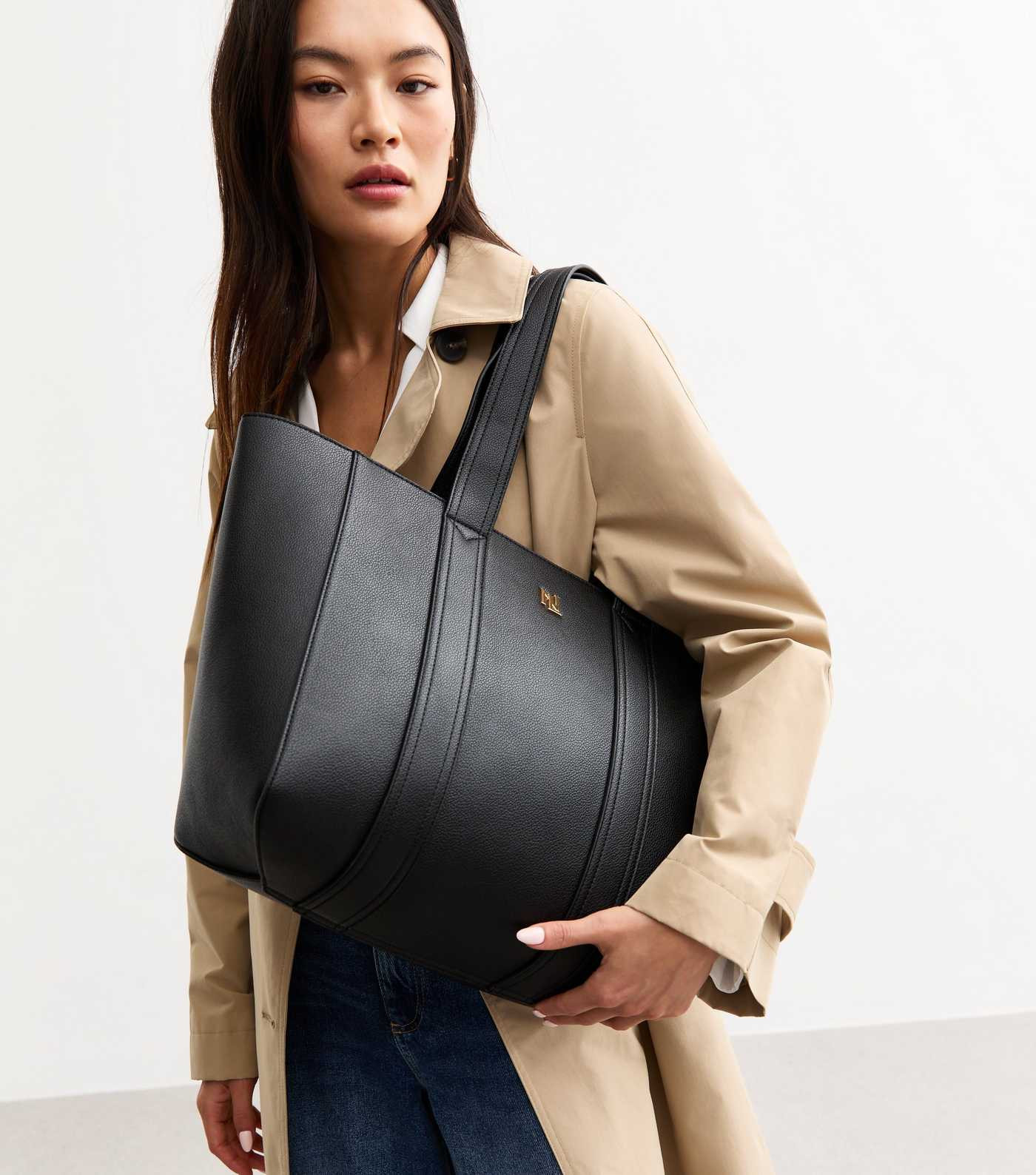 Black Logo Detail Tote Bag
						
						Add to Saved Items
						Remove from Saved Items | New Look (UK)