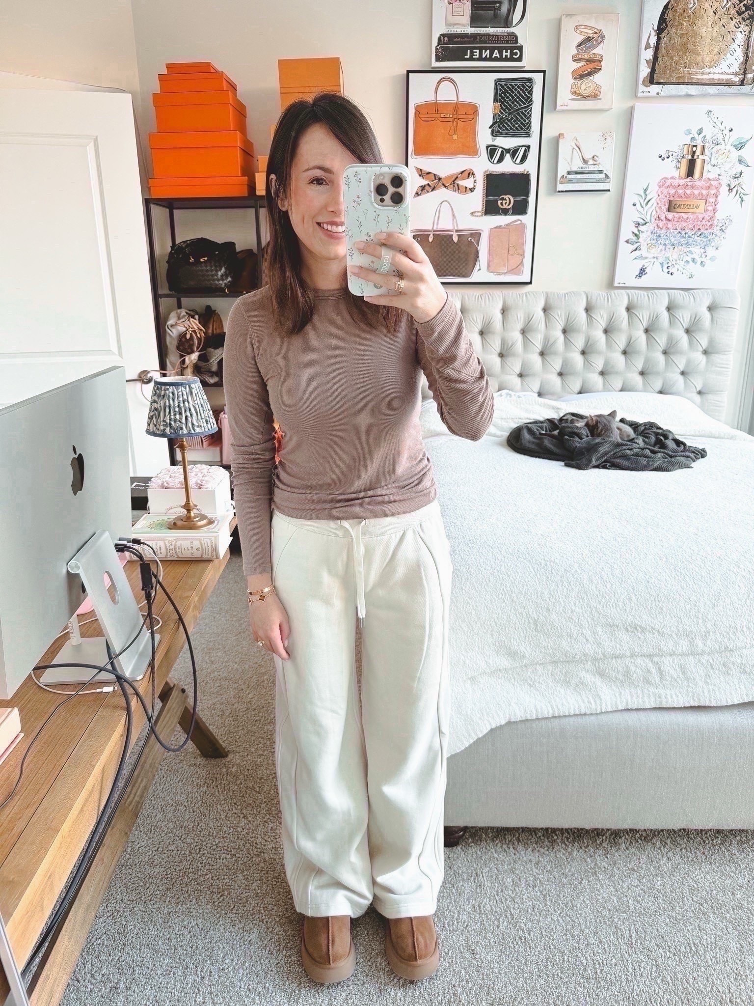 Lululemon hold tight top (6) with wide leg fleece sweatpants in bone (small)



#LTKFindsUnder100 #LTKootd #LTKSeasonal