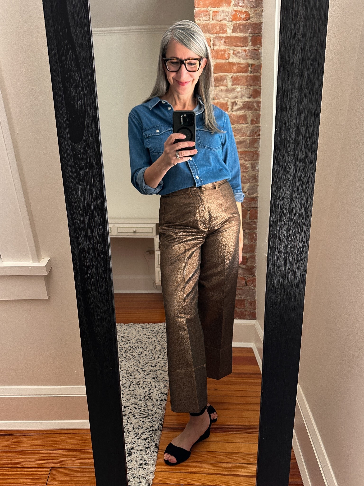 #ComfortableGirlWinter - dressed up, not DRESSED UP (pt 2)

Metallic pants can veer into "occasion" territory fast - but denim is my favorite way to bring them back to earth.

An easy button-down (worn open with the sleeves pushed up) keeps the shine feeling relaxed and wearable instead of precious.

Same comfort level. Just a little more intention.

Most pieces here are older from my closet - I've linked similar options here!
.
.
.
.
#Over60Style #StyleOver60 #EverydayStyle #ModernStyle #WearWhatYouOwn