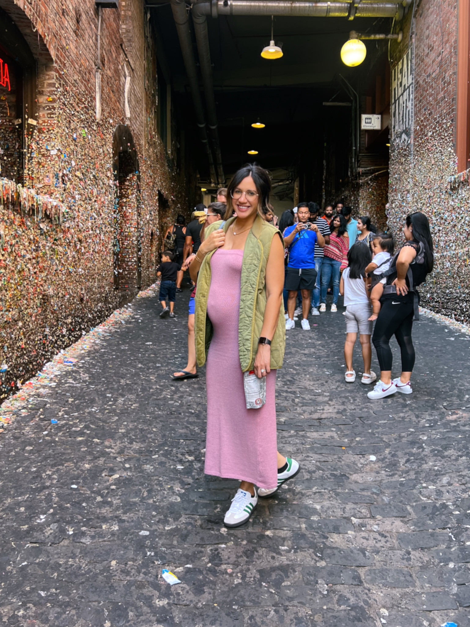 another bump friendly stretchy dress! also this wall in Seattle is nasty🤢 I’m wearing a M!!

#LTKbaby #LTKbump #LTKstyletip