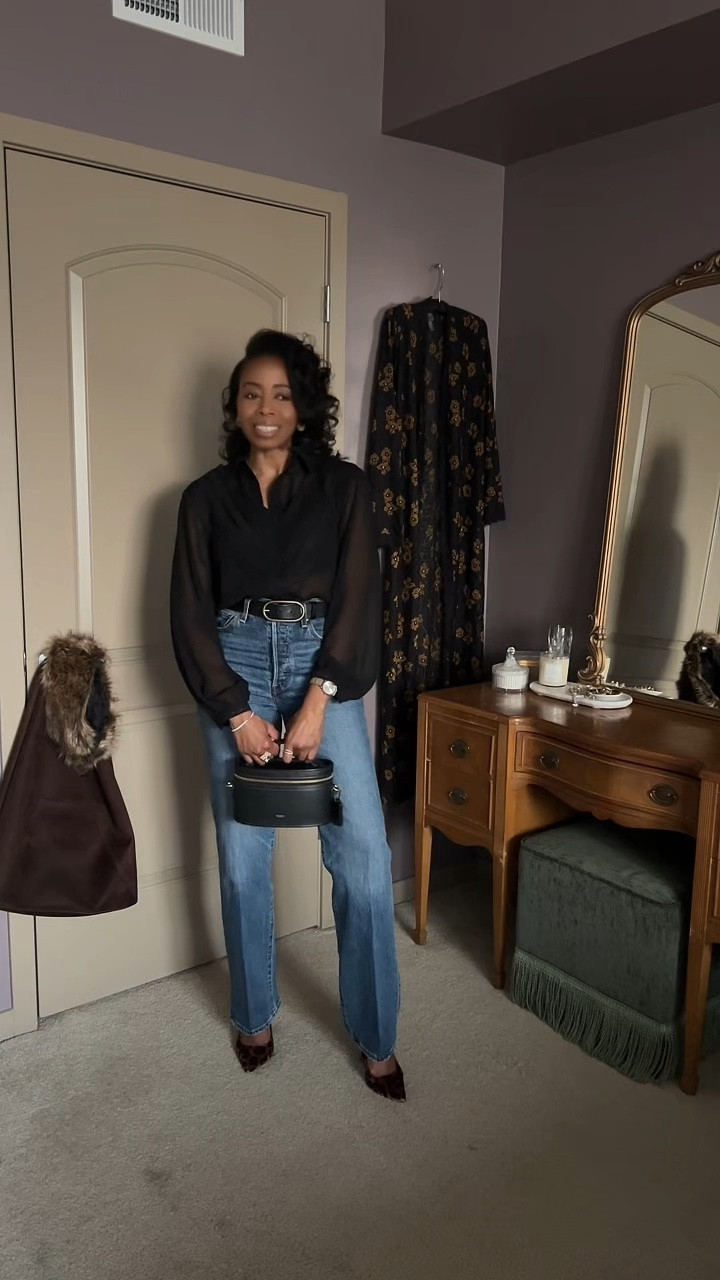 What’s more classic than a pair of @Levi's? What’s an easier go to than a black top and jeans? 

#LTKOver40 #LTKootd #LTKgrwm