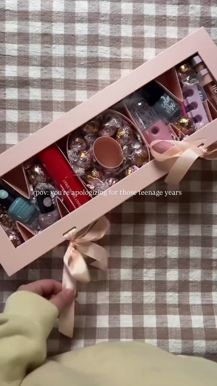 OK, so I wasn’t much of a rebellious teenager (Mom, can you confirm? 😅) but just in case…this Mother’s Day treat box might be a good way to cover the bases anyway. 🌸