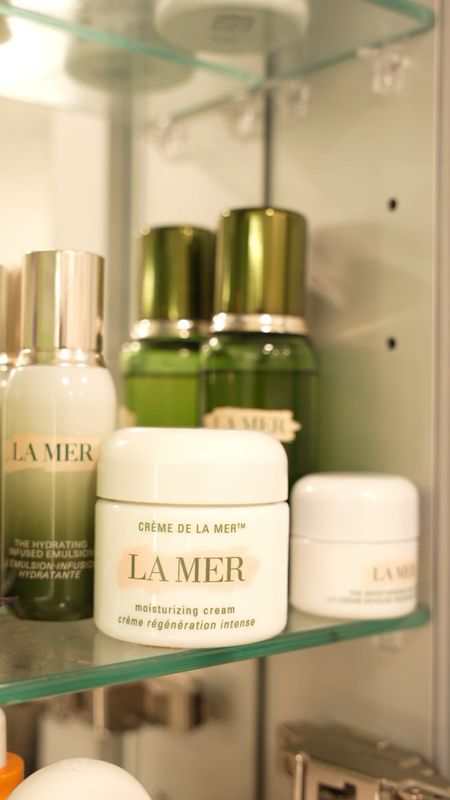Crème de la mer moisturizer = treating my skin to the finer things! #ad #sephora #luxuryskincare