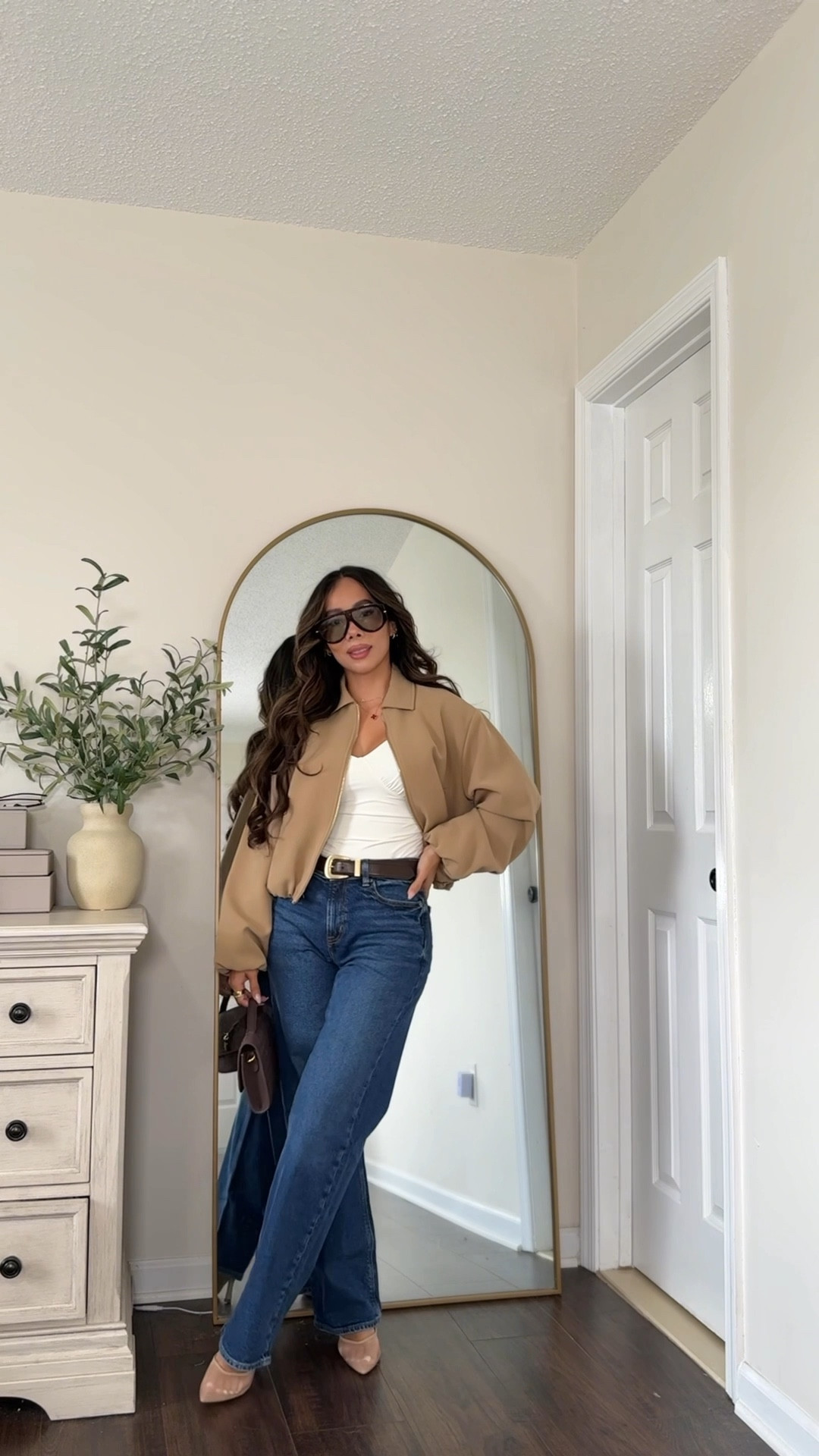 Elevated casual chic outfit Inspo! Loving these straight leg jeans 🙌🏼  #LTKStyleTip 
Sizing info ⬇️
Jeans 0R 
Top XS 
Jacket small 

#LTKHoliday #LTKFindsUnder50