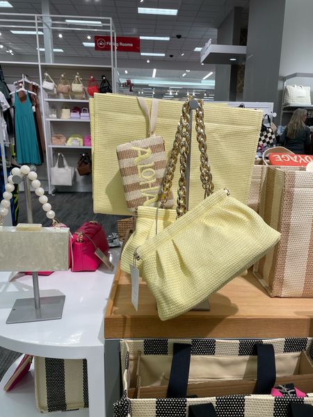 Found the cutest new bags at target today!  Love this yellow one - would be so cute for going out or date night!

#LTKitbag #LTKstyletip #LTKfindsunder50