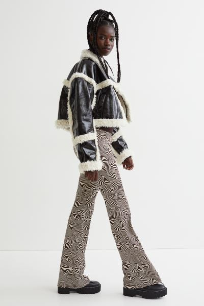 Jacke aus beschichtetem Lederimitat mit Details aus Fellimitat. Diese Jacke hat einen Kragen, Dru... | H&M (DE, AT, CH, NL, FI)