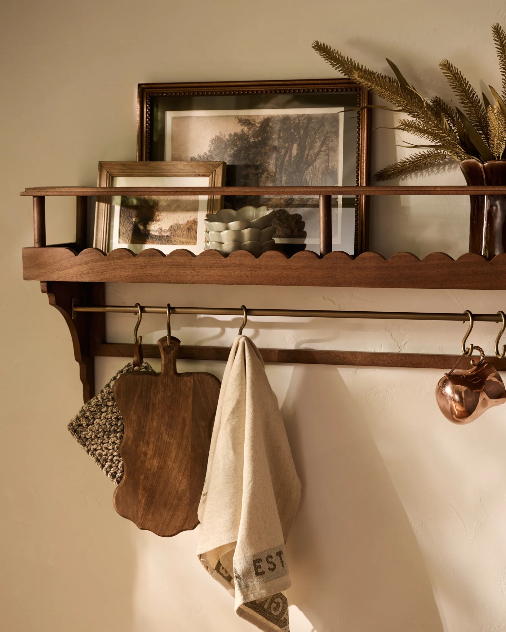 Anderson Scallop Shelf with Rail | Magnolia