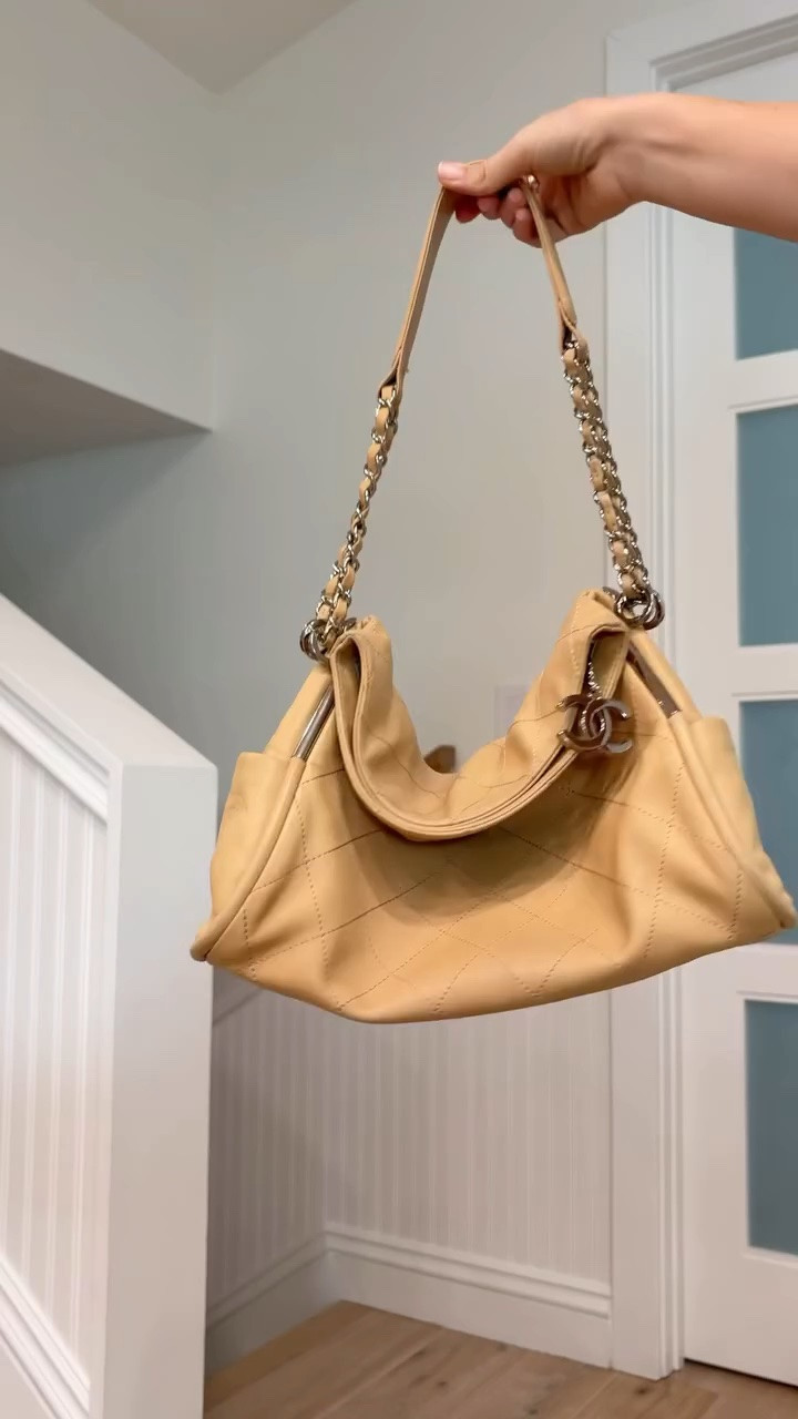This is my favorite hack for a bag you’d like a little more structure to. It’s a pet peeve of mine to not have organization in my bags, so this bag insert is perfect! All you have to do is measure your purse and find which size would be best! ￼

#stylehack #chanel #vintagechanel #chanelstyle #ootd

#LTKootd #LTKvlog #LTKdayinmylife