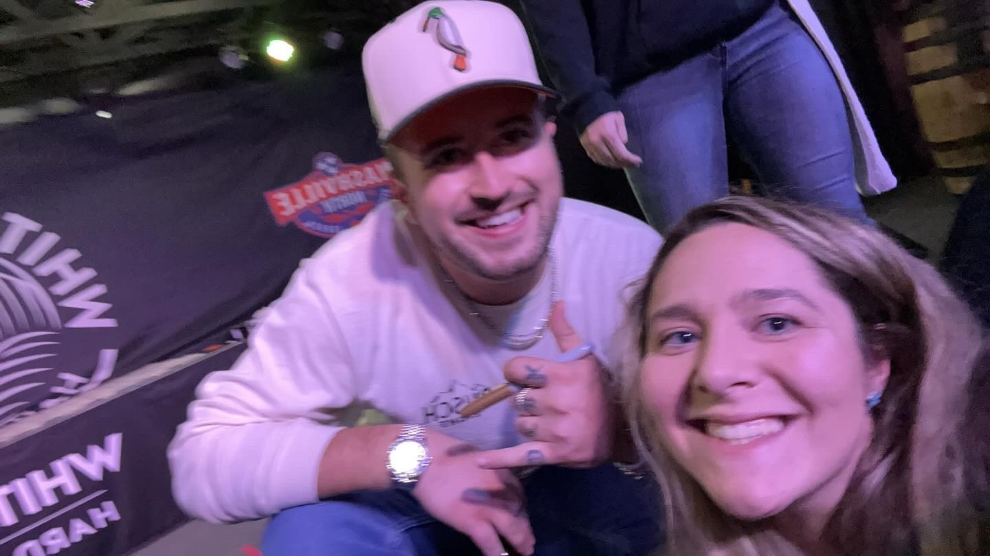 Saw @dylanschneidermusic at Nashville North was a concert for the books !! Dylan you put on such a great show !! Thank you for snapping a pic with me !! Enjoy the gushers!!