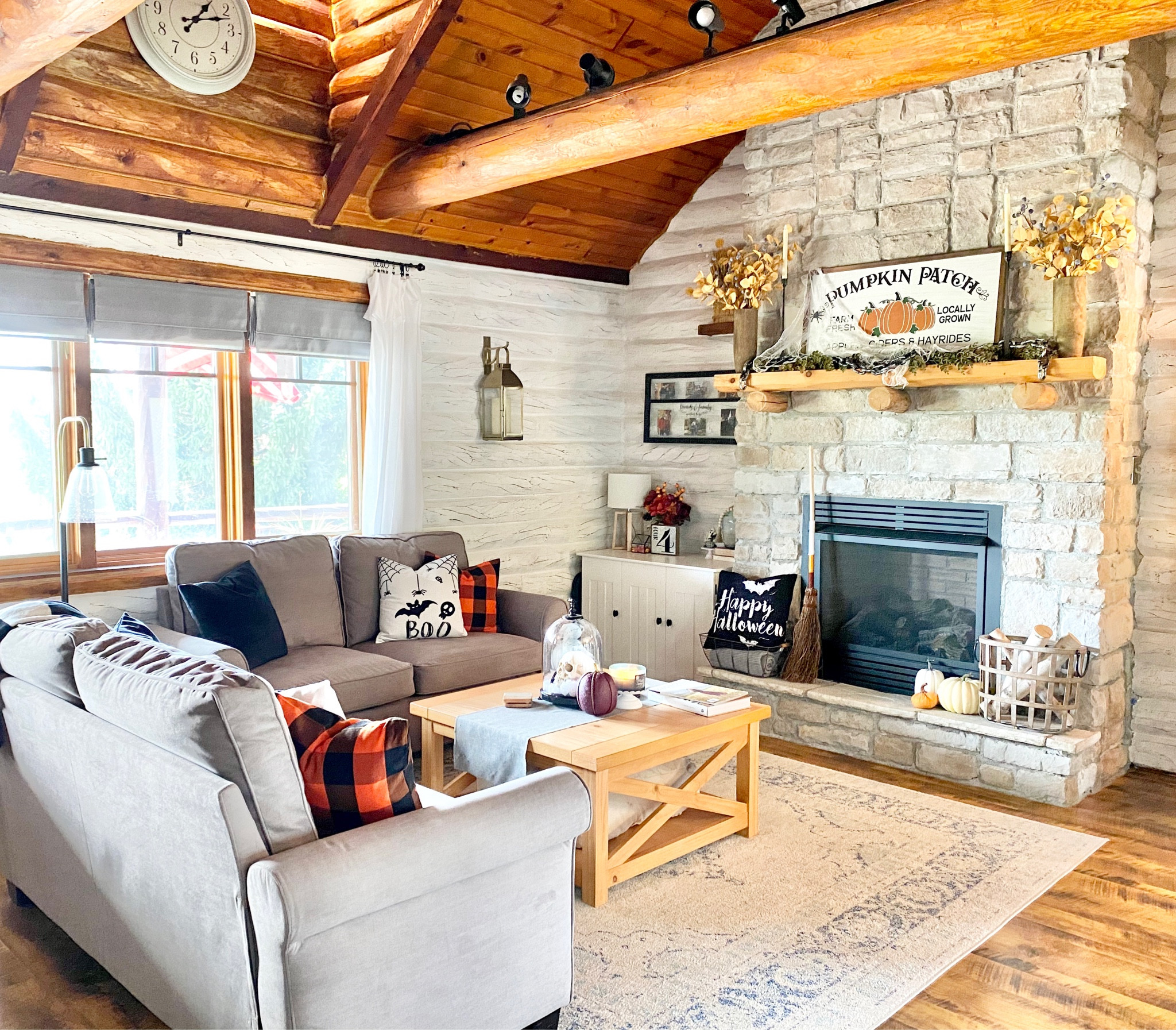 Fall decor but make it Halloween!! TIP —> if you want to transition your fall decor to Halloween, just add some faux spiderwebs! 

Fall decor
Halloween
Bedroom
Nursery 
Halloween decor 

#LTKSeasonal #LTKhome #LTKFind