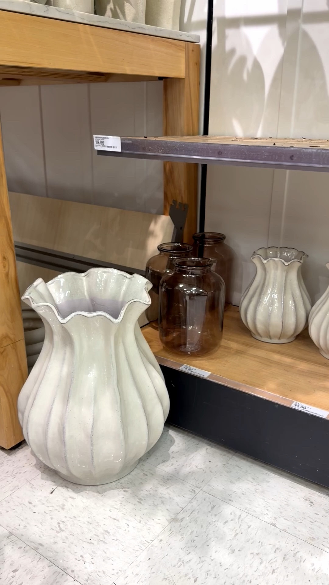 I spy both sizes in the H&H scalloped vase🤍