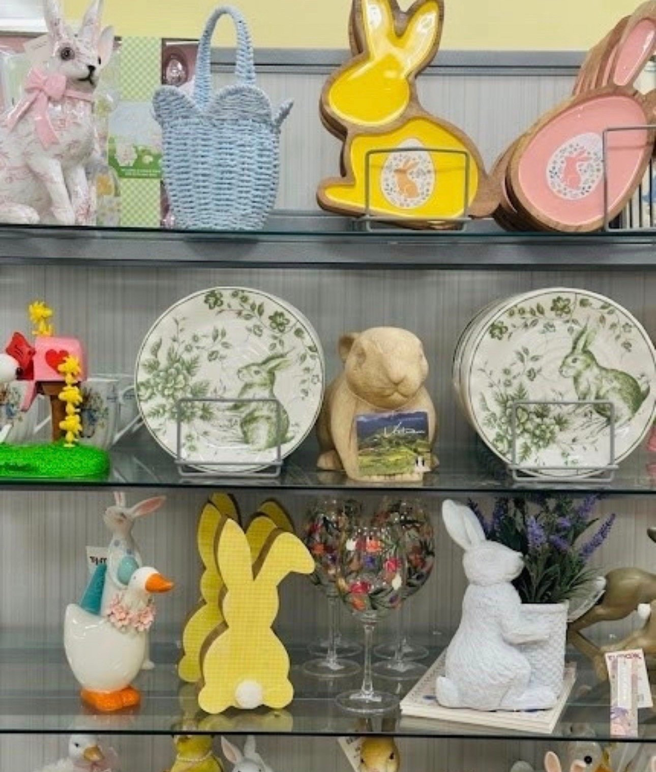 I’m officially obsessed with these bunny-shaped serving trays and floral plates. Whether you’re planning an Easter brunch or just love a garden-inspired kitchen, these finds are too cute to pass up!
Hashtags: #EasterDecor #TablescapeInspo #SpringDecor #GrandmillennialStyle #LTKhome

#LTKHome