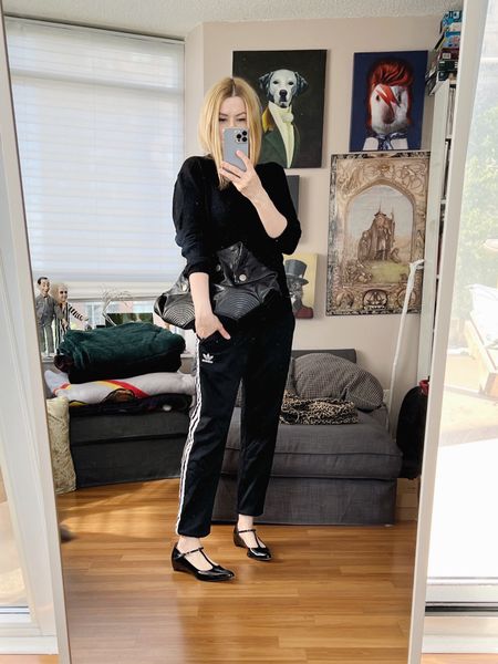 From yesterday. Forgot to post. This is N example if the wrong shoe theory which is basically a viral fancy name for a style trick we’ve been doing forever. Also a style tip: I tucked the ankle band of the track pants under to make them look more cropped.
Track pants, clutch, shoes are all secondhand.
•
.  #summerlook  #torontostylist #StyleOver40  #alexandermcqueen #secondhandstyle #secondhandFind #fashionstylist #FashionOver40  #MumStyle #genX #genXStyle #shopSecondhand #genXInfluencer #WhoWhatWearing #genXblogger #secondhandDesigner #Over40Style #40PlusStyle #Stylish40s #styleTip  #secondhandfashion 


#LTKshoecrush #LTKover40 #LTKstyletip