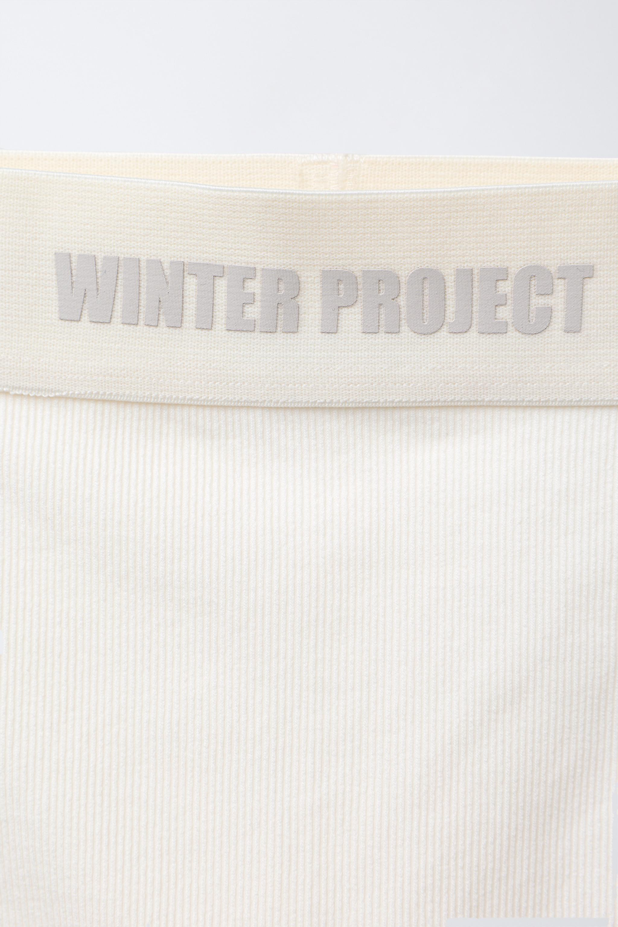 LEGGINGS MIT RIPPENMUSTER UND RELIEF-SCHRIFTZUG | Zara DE