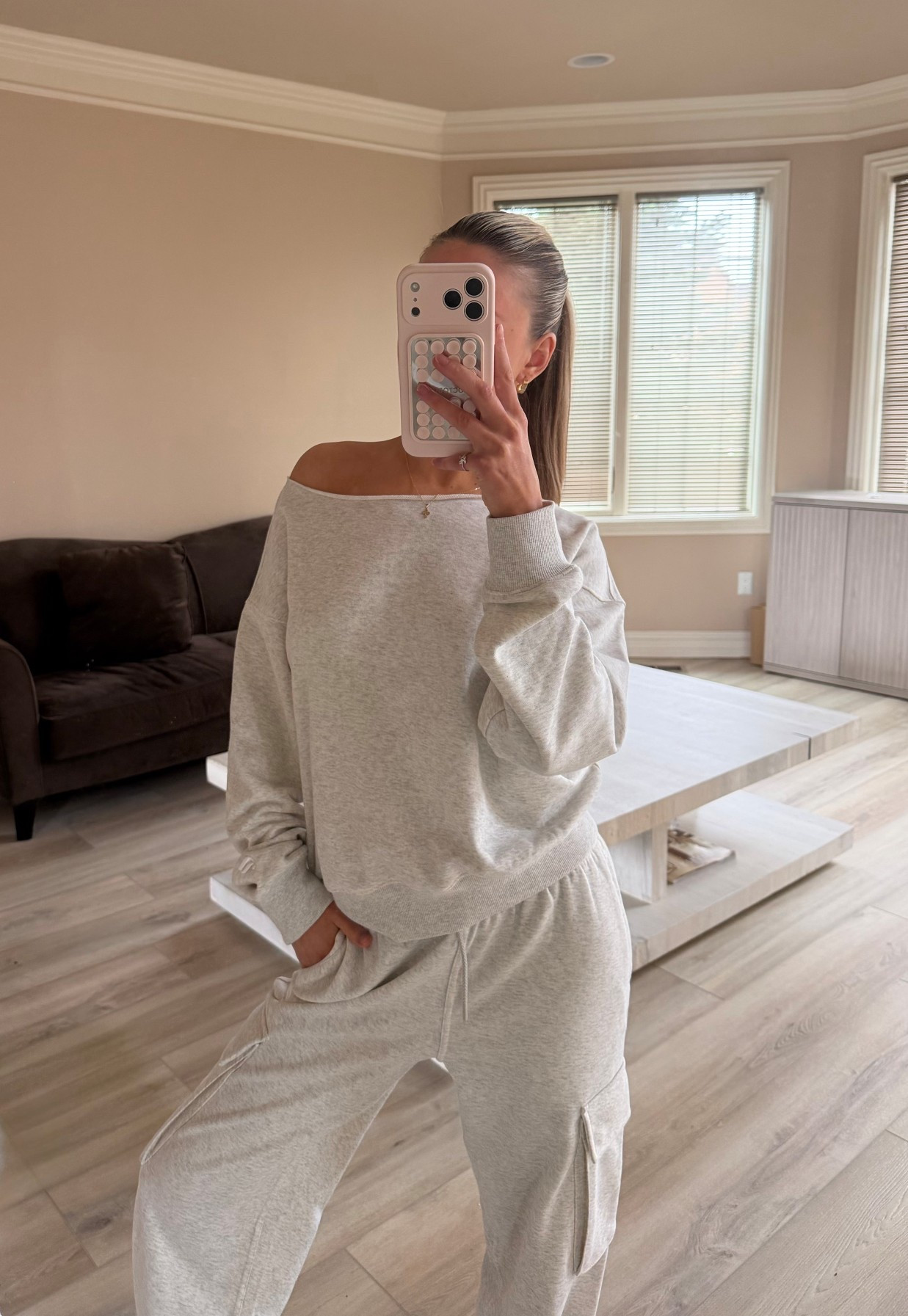 Rainy day outfit from Fabletics. Wearing an XS top and XXS bottoms 